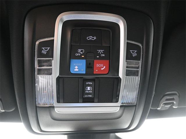 Photo of 2026 Diamond Black Crystal Pearlcoat RAM 1500