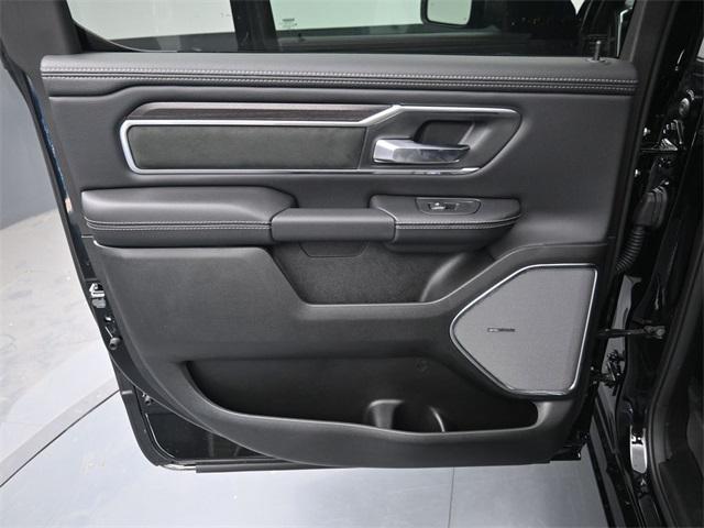 Photo of 2026 Diamond Black Crystal Pearlcoat RAM 1500