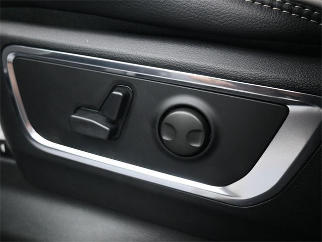 Photo of 2026 Diamond Black Crystal Pearlcoat RAM 1500