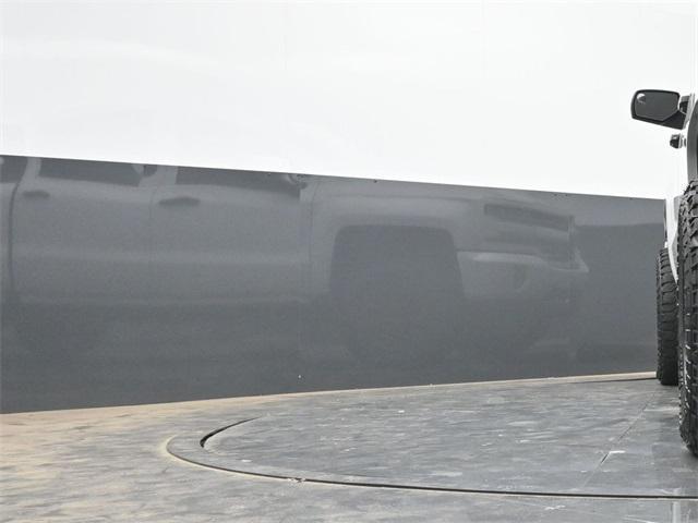 Photo of 2018 Iridescent Pearl Tricoat Chevrolet Silverado 1500