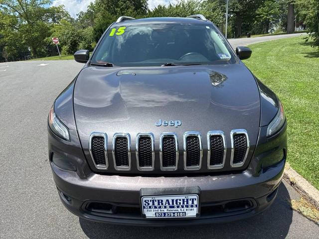 Photo of 2015 Gray Jeep Cherokee