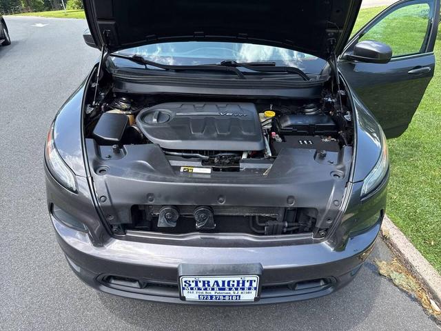 Photo of 2015 Gray Jeep Cherokee