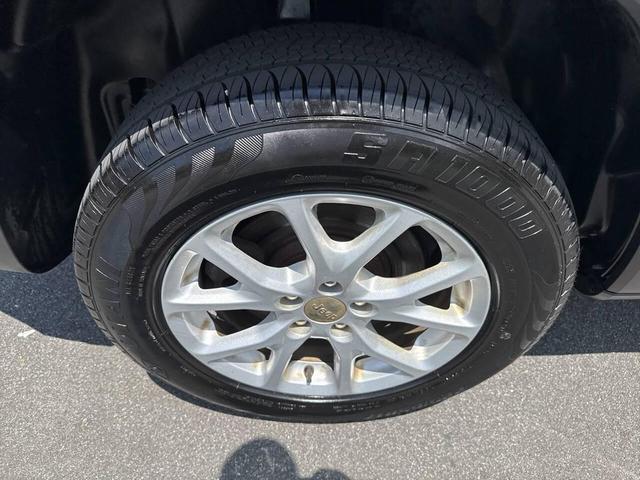 Photo of 2015 Gray Jeep Cherokee