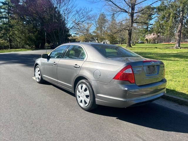 Photo of 2011 Gray Ford Fusion