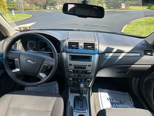 Photo of 2011 Gray Ford Fusion
