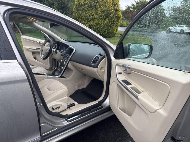 Photo of 2015 Beige Volvo XC60