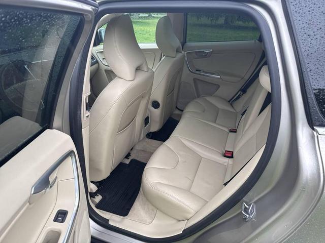 Photo of 2015 Beige Volvo XC60