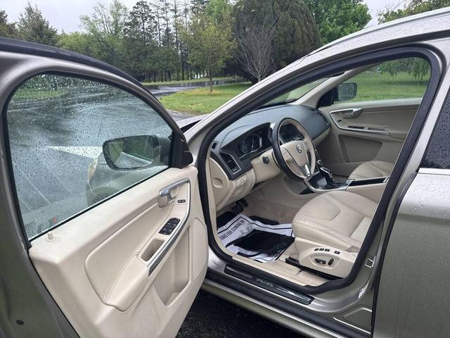 Photo of 2015 Beige Volvo XC60
