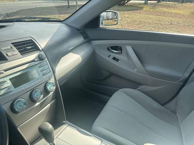 Photo of 2007 Silver Toyota Camry