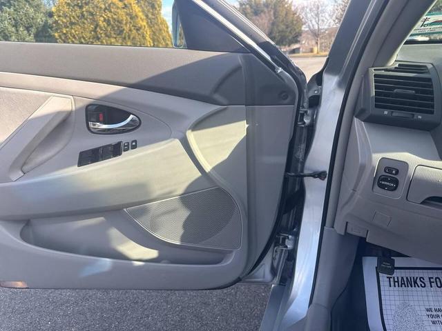 Photo of 2007 Silver Toyota Camry