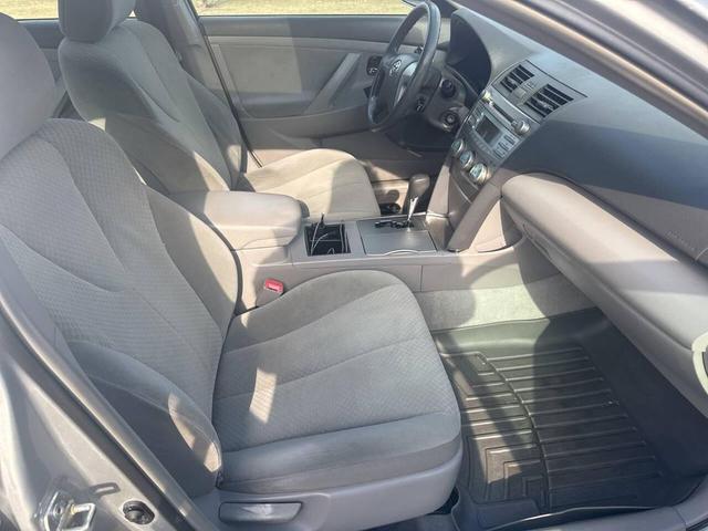 Photo of 2007 Silver Toyota Camry
