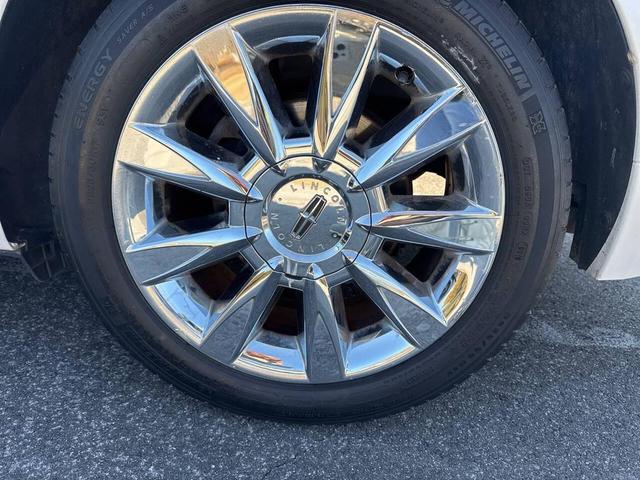 Photo of 2011 White Lincoln MKZ Hybrid