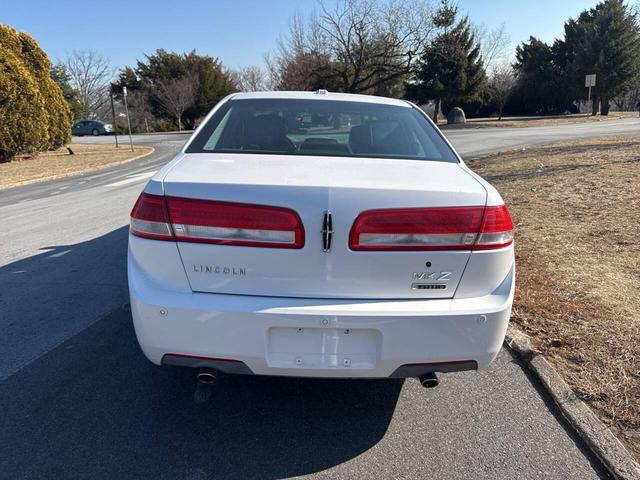 Photo of 2011 White Lincoln MKZ Hybrid