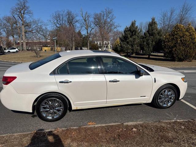 Photo of 2011 White Lincoln MKZ Hybrid