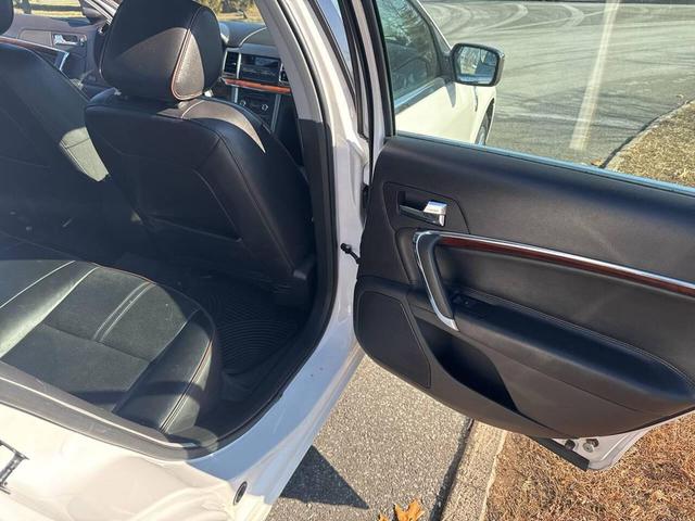 Photo of 2011 White Lincoln MKZ Hybrid