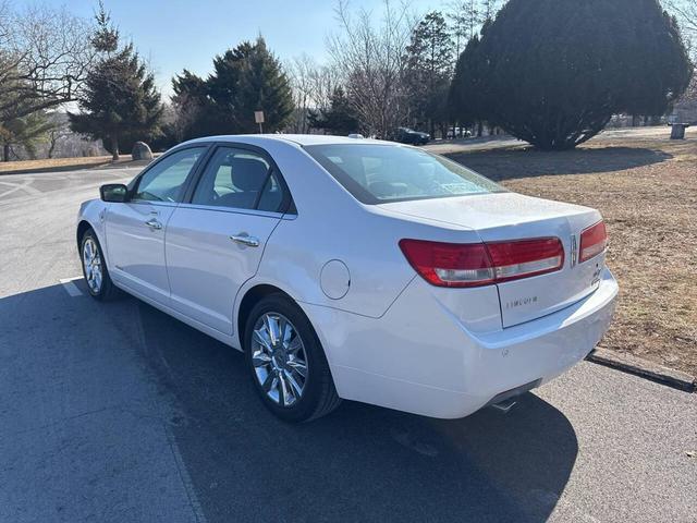 Photo of 2011 White Lincoln MKZ Hybrid