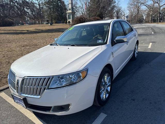 Photo of 2011 White Lincoln MKZ Hybrid