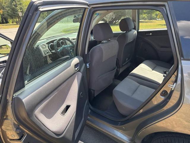 Photo of 2005 Gray Toyota Matrix