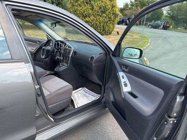 Photo of 2005 Gray Toyota Matrix