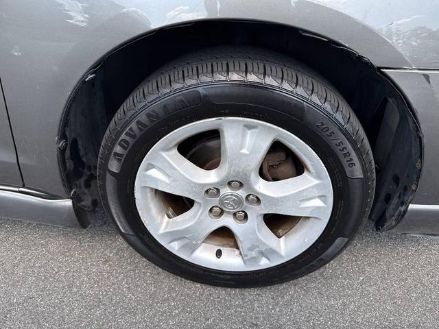 Photo of 2005 Gray Toyota Matrix
