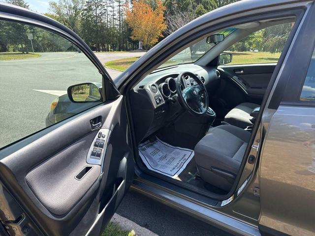 Photo of 2005 Gray Toyota Matrix