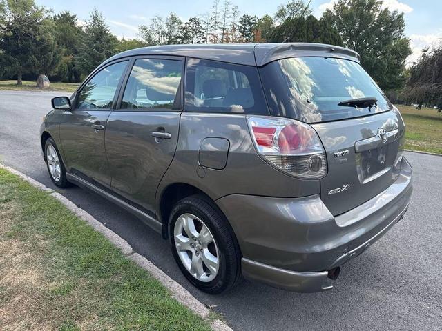 Photo of 2005 Gray Toyota Matrix