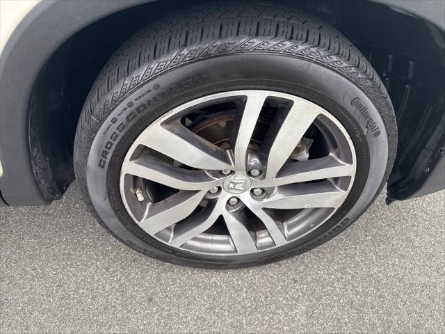 Photo of 2016 White Honda Pilot