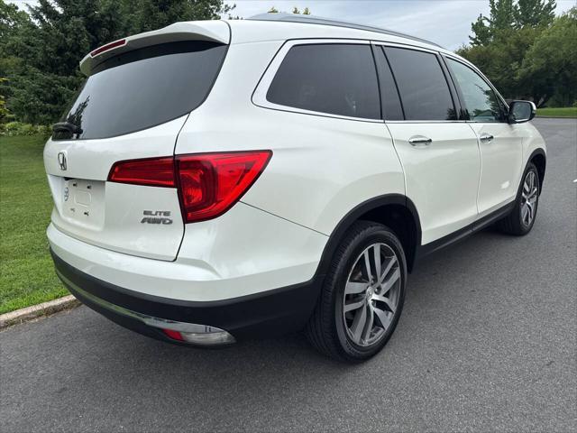 Photo of 2016 White Honda Pilot
