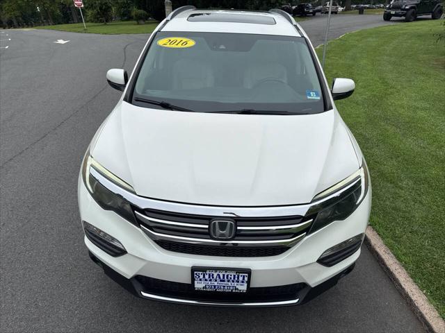 Photo of 2016 White Honda Pilot