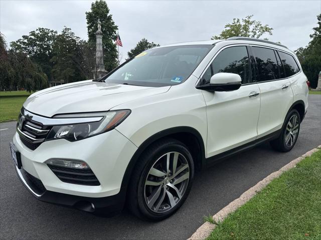 Photo of 2016 White Honda Pilot