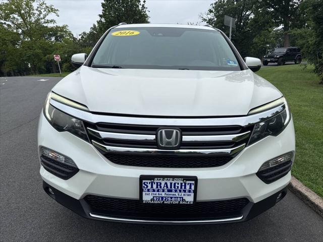 Photo of 2016 White Honda Pilot