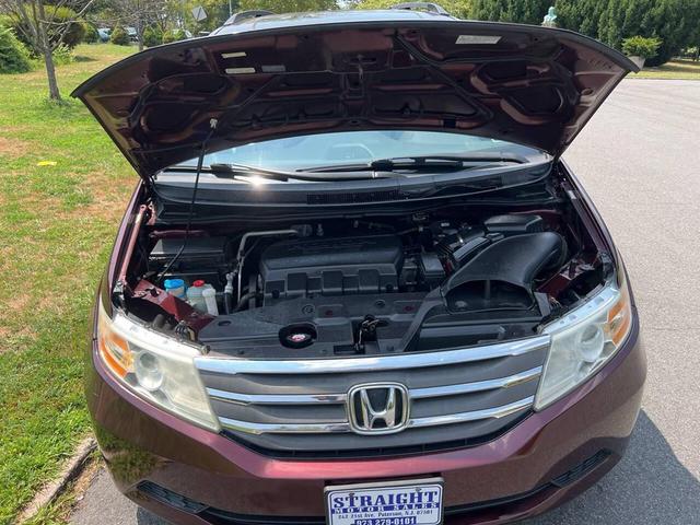 Photo of 2013 Burgundy Honda Odyssey