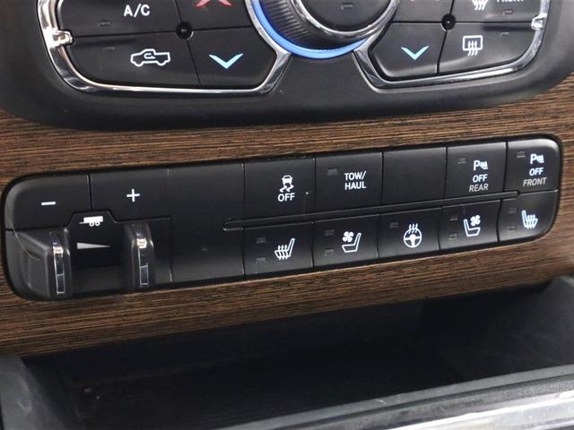 Photo of 2016 Granite Crystal Metallic Clearcoat RAM 1500