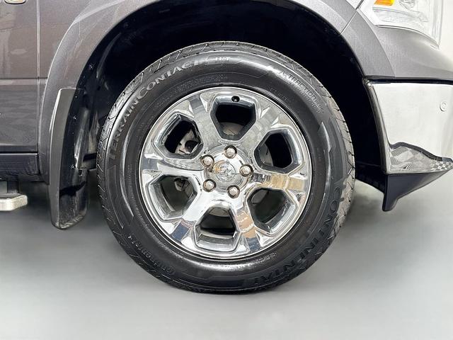 Photo of 2016 Granite Crystal Metallic Clearcoat RAM 1500