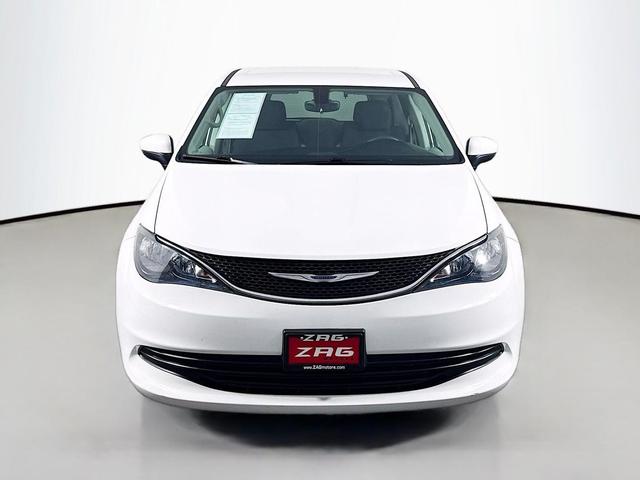 Photo of 2017 Bright White Clearcoat Chrysler Pacifica