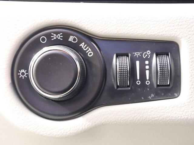 Photo of 2017 Bright White Clearcoat Chrysler Pacifica