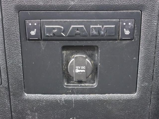 Photo of 2016 Brilliant Black Crystal Pearl RAM 1500