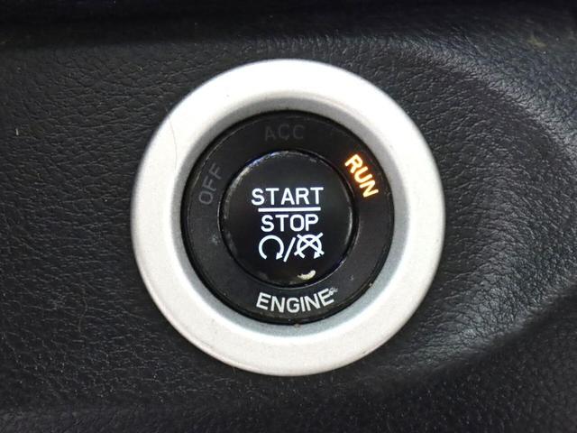 Photo of 2016 Brilliant Black Crystal Pearl RAM 1500