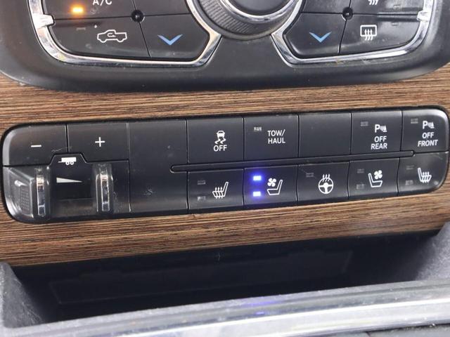 Photo of 2016 Brilliant Black Crystal Pearl RAM 1500