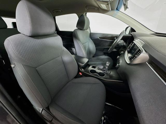 Photo of 2019 Platinum Graphite Kia Sorento