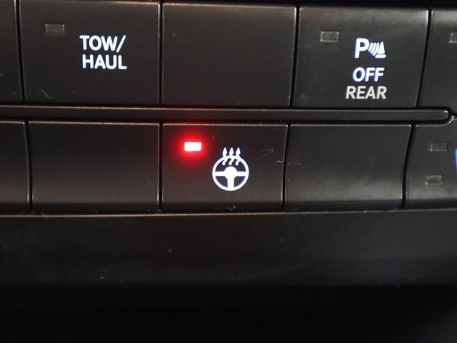 Photo of 2018 Brilliant Black Crystal Pearlcoat RAM 1500
