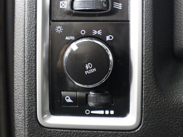 Photo of 2018 Brilliant Black Crystal Pearlcoat RAM 1500