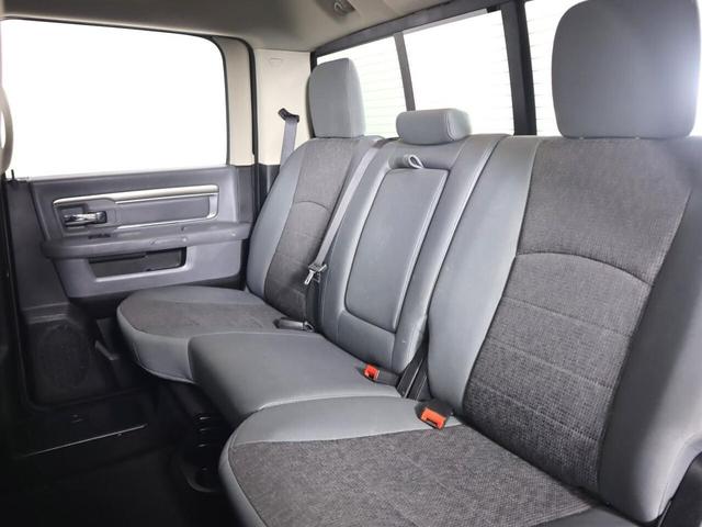 Photo of 2018 Brilliant Black Crystal Pearlcoat RAM 1500
