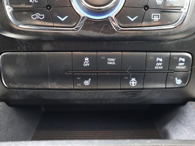Photo of 2018 Brilliant Black Crystal Pearlcoat RAM 1500