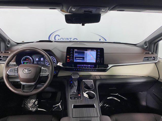 Photo of 2021 Midnight Black Metallic Toyota Sienna