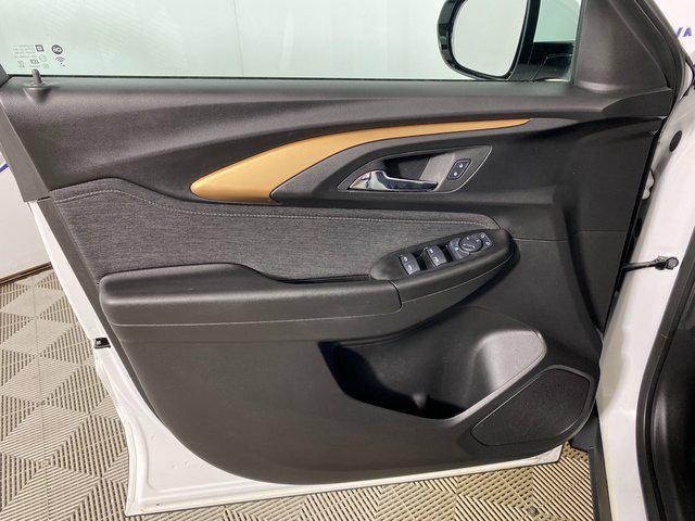 Photo of 2023 Summit White Chevrolet Trailblazer
