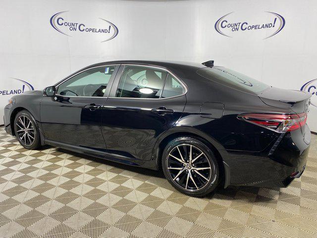 Photo of 2023 Midnight Black Metallic Toyota Camry