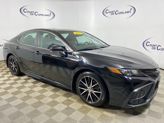 Photo of 2023 Midnight Black Metallic Toyota Camry
