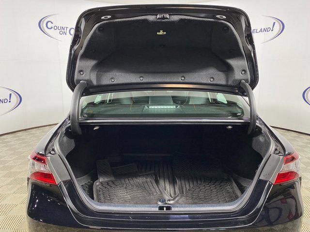Photo of 2023 Midnight Black Metallic Toyota Camry