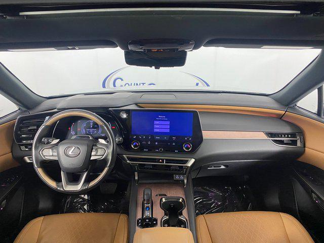 Photo of 2023 Eminent White Pearl Lexus RX 350